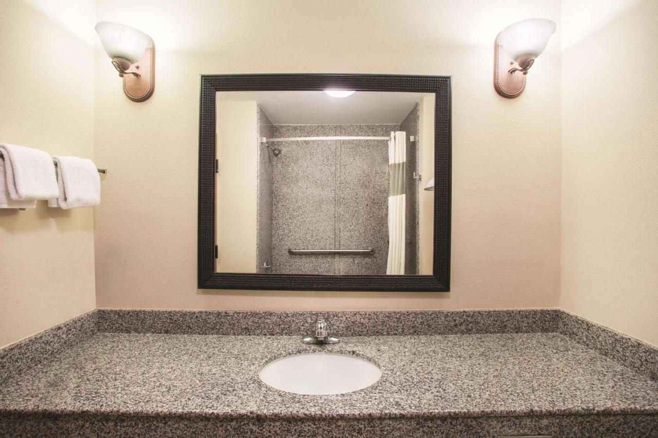 La Quinta By Wyndham Kingsland/Kings Bay Naval B Hotel Bagian luar foto